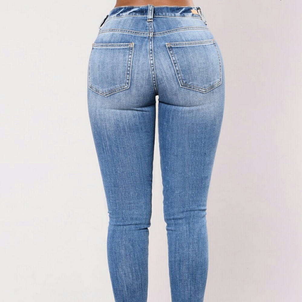 FASHION NOVA JEANS